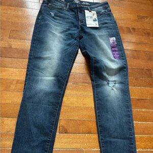 NEW Ladies  Blue Distressed Signature by Levis Jeans